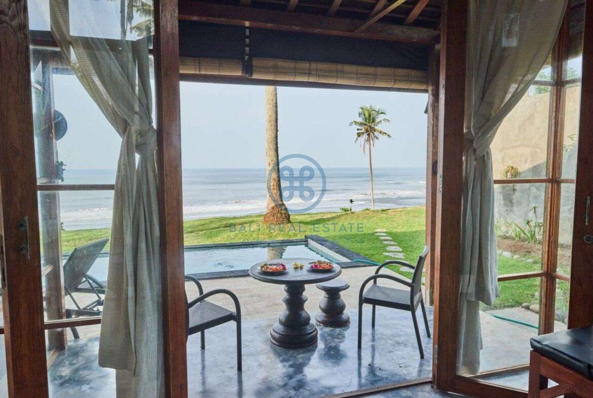 2 bedrooms villa beachfront sunset view balian for sale rent 55