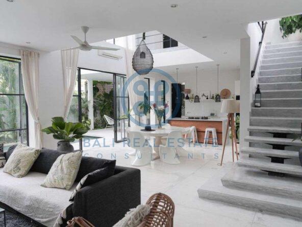 bedrooms villa in umalas for sale rent