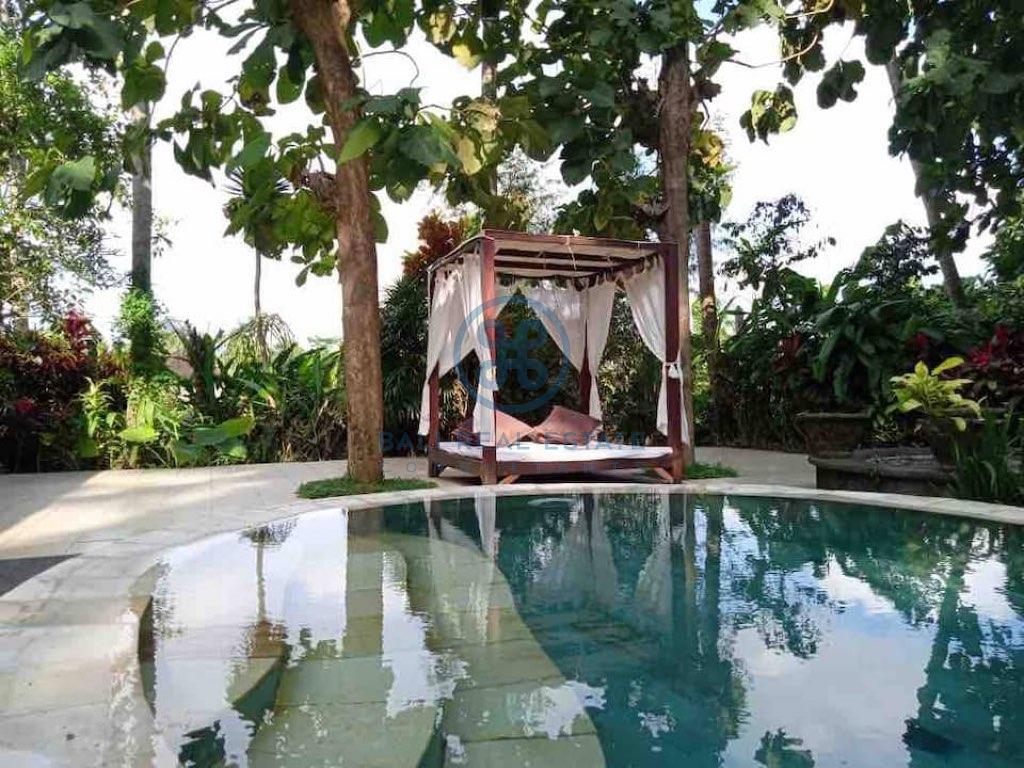 traditional bedroom villa with large garden ubud for sale and rent