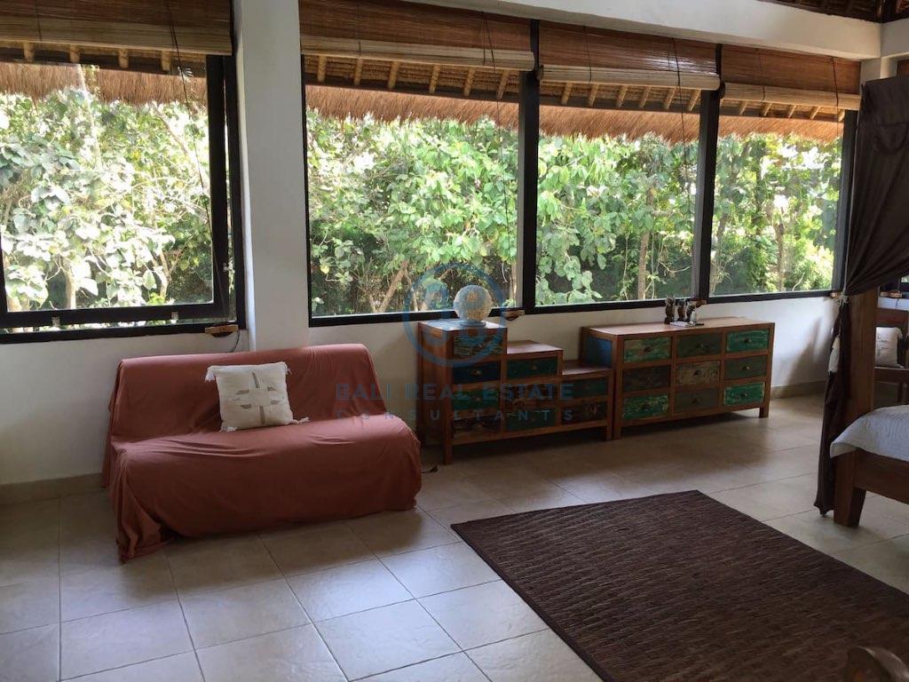 traditional bedroom villa with large garden ubud for sale and rent