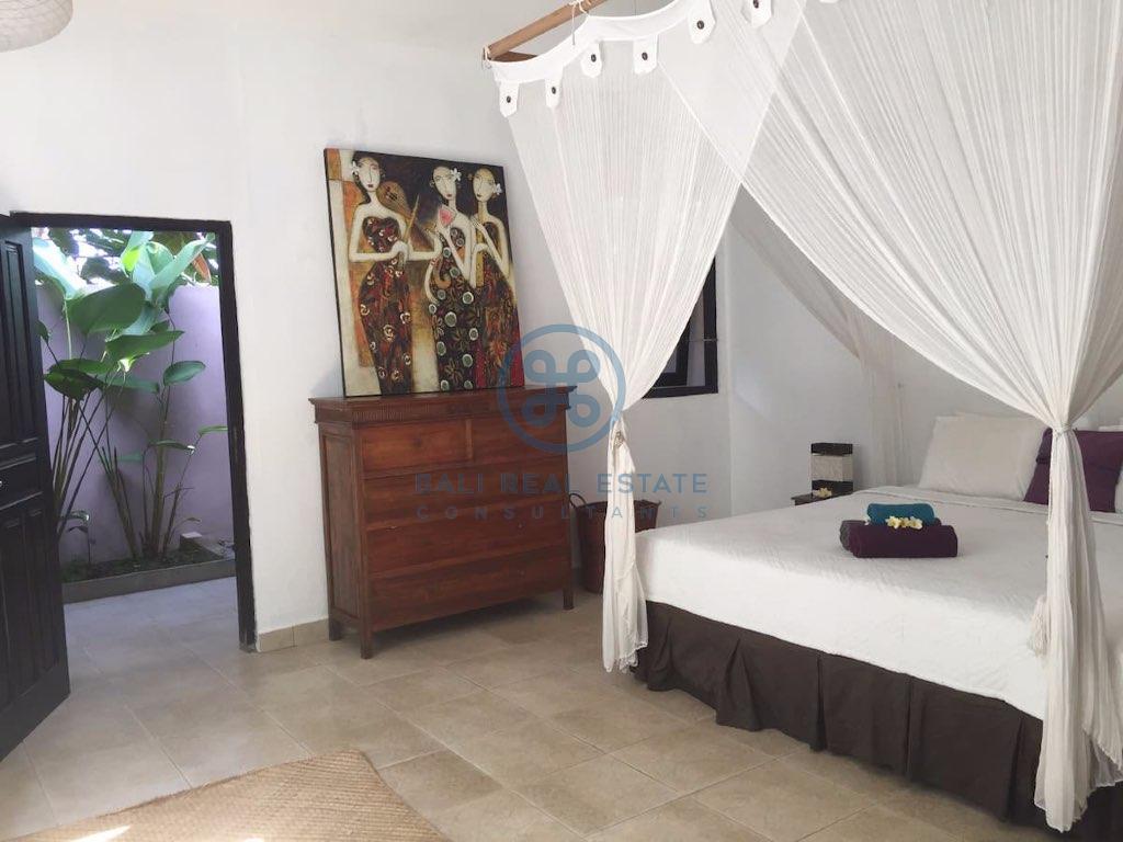 traditional bedroom villa with large garden ubud for sale and rent