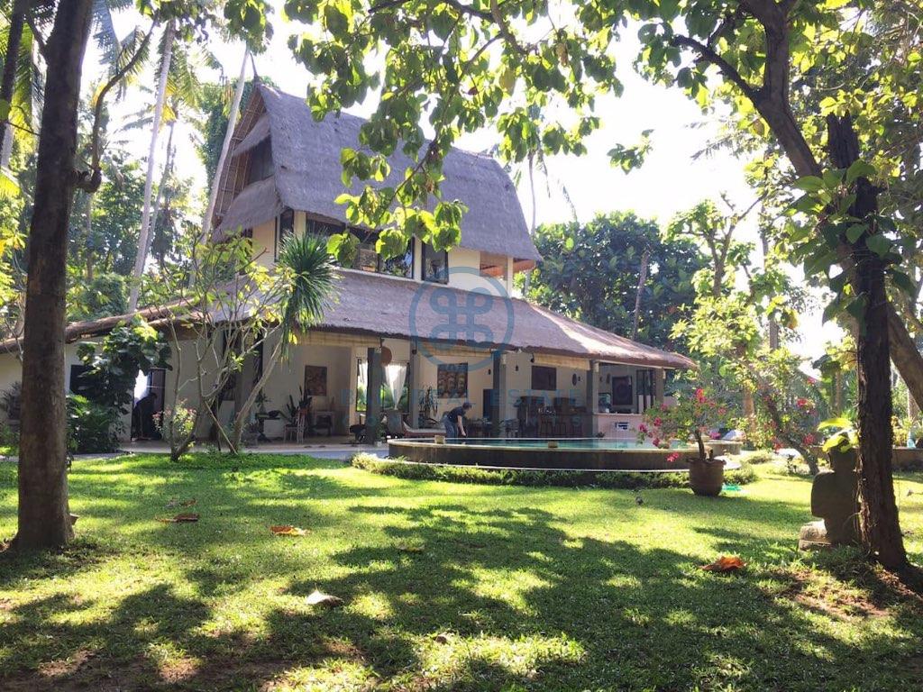 traditional bedroom villa with large garden ubud for sale and rent