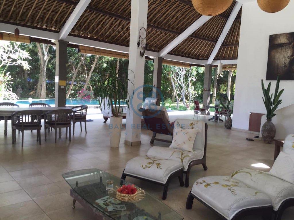 traditional bedroom villa with large garden ubud for sale and rent