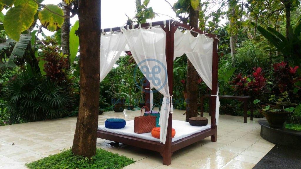 traditional bedroom villa with large garden ubud for sale and rent