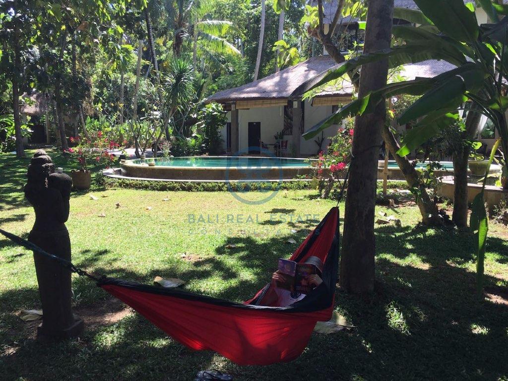 traditional bedroom villa with large garden ubud for sale and rent