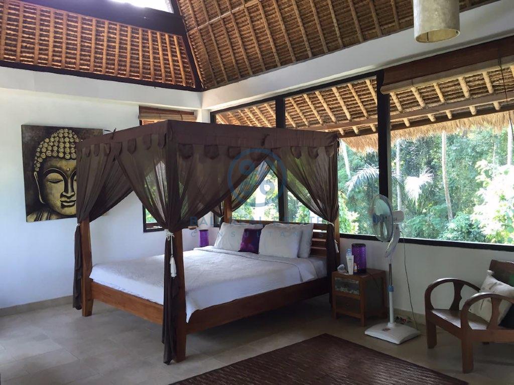 traditional bedroom villa with large garden ubud for sale and rent