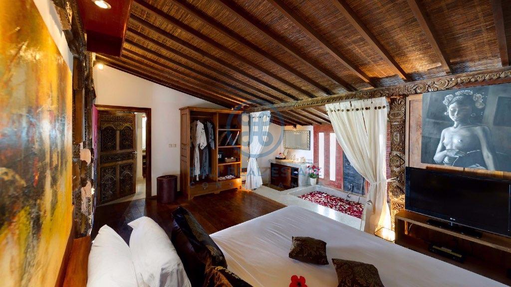 bedroom beachfront villa in ketewel for sale