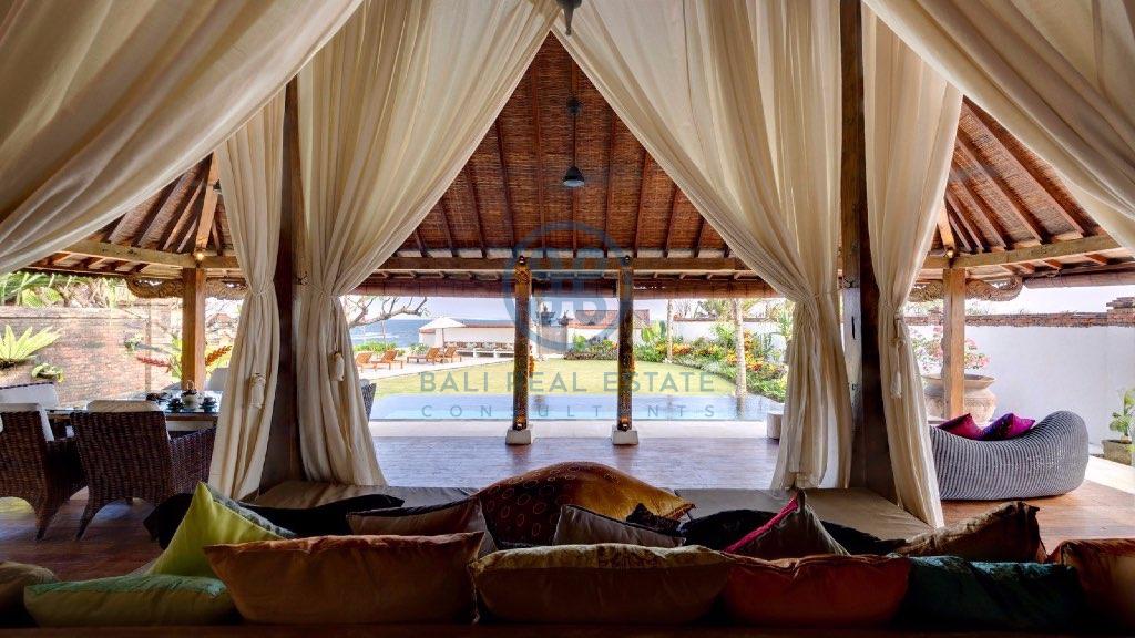 bedroom beachfront villa in ketewel for sale