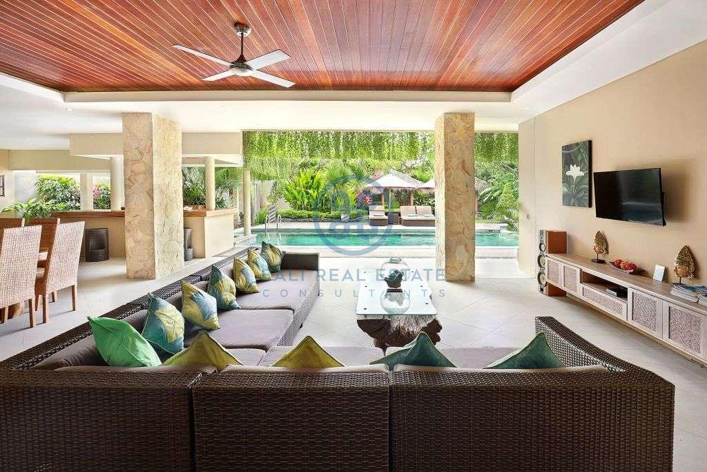 bedrooms villa garden pool view canggu for sale rent