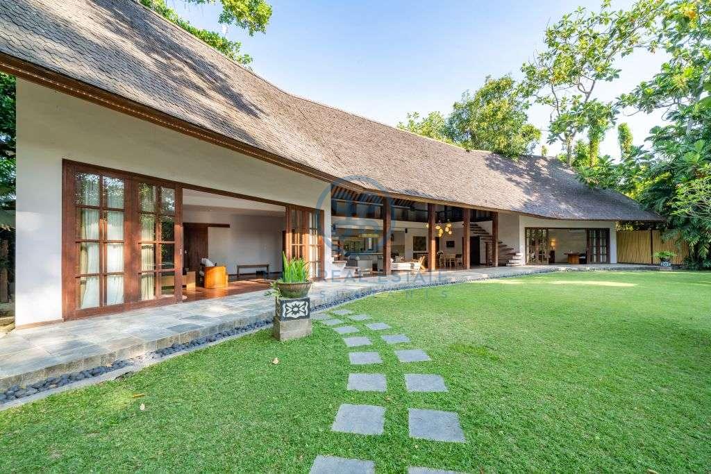bedrooms villa estate view canggu for sale rent