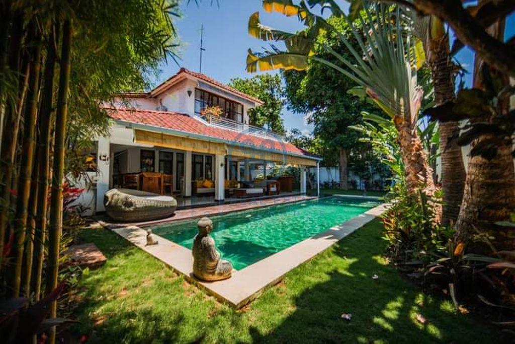 bedroom colonial style villa seminyak for sale rent