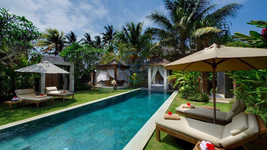 bedroom villa in ketewel semi beachfront for sale