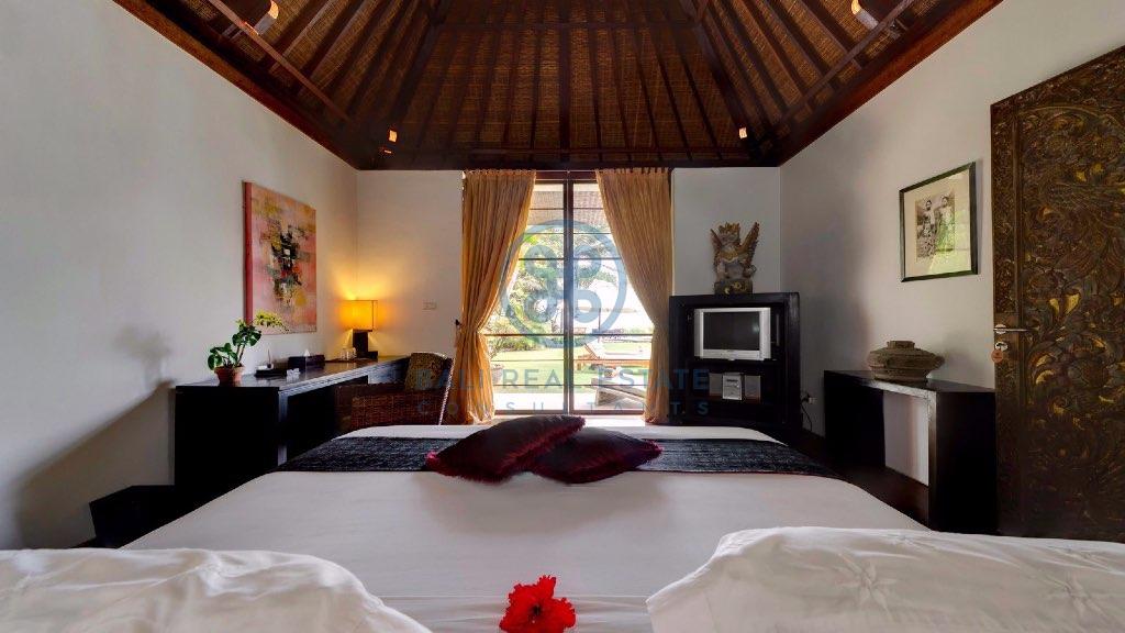 bedroom villa in ketewel semi beachfront for sale