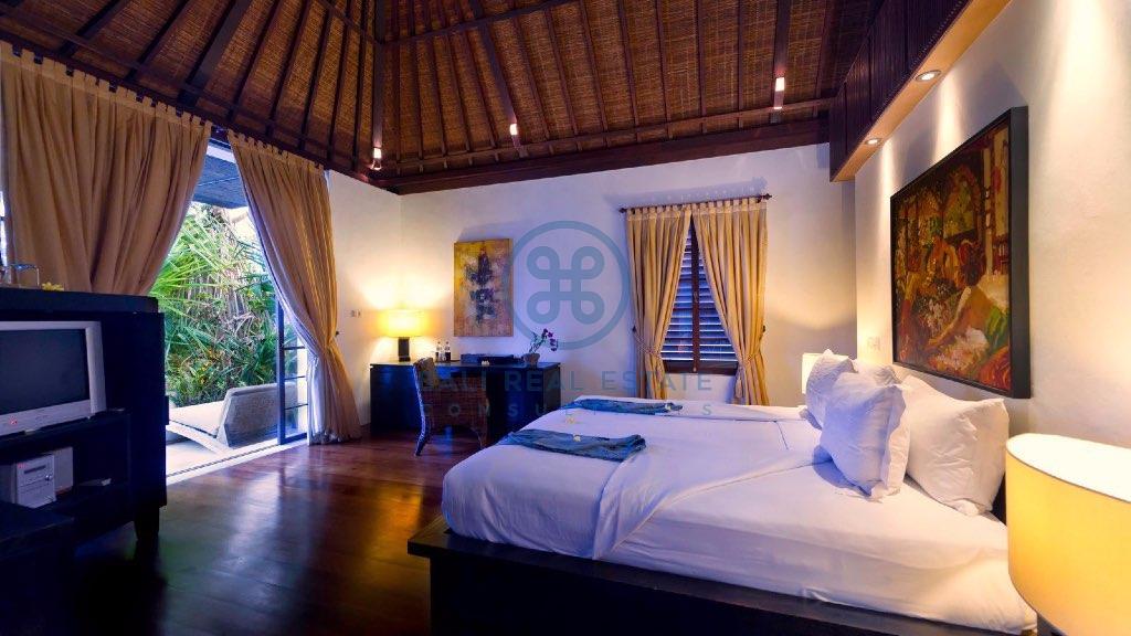 bedroom villa in ketewel semi beachfront for sale