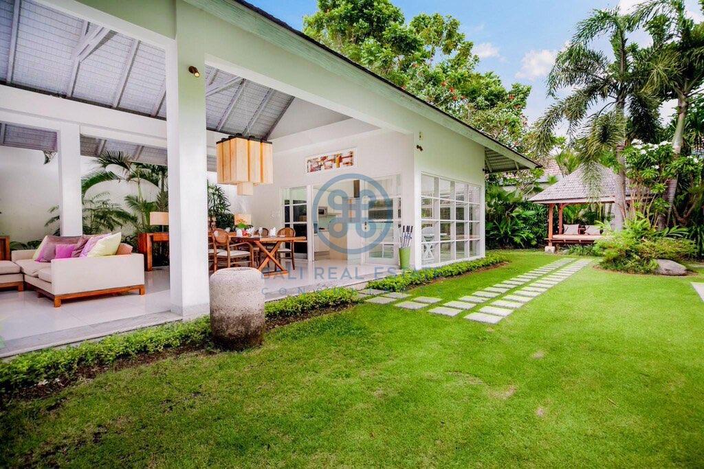 bedroom villa in central seminyak for sale