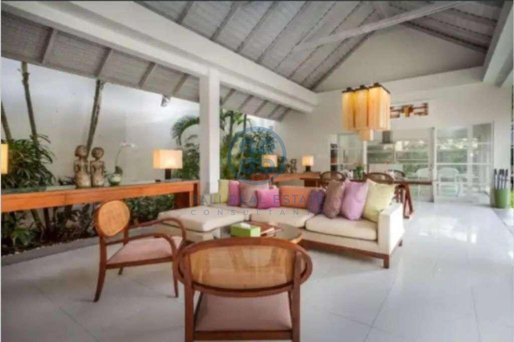 bedroom villa in centre seminyak for sale rent