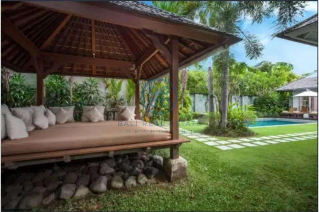 bedroom villa in centre seminyak for sale rent