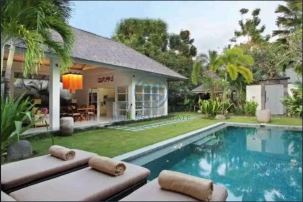 bedroom villa in centre seminyak for sale rent