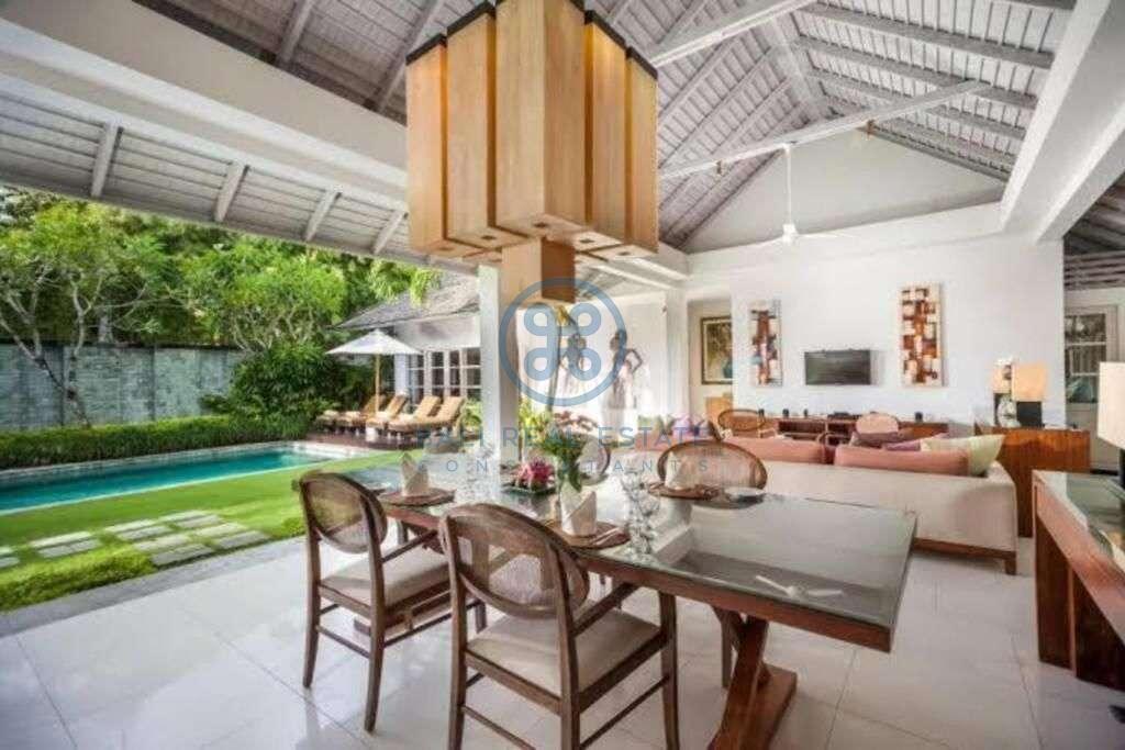 bedroom villa in centre seminyak for sale rent