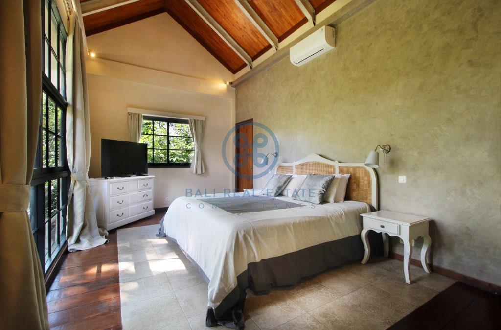 bedroom family villa in ubud for sale