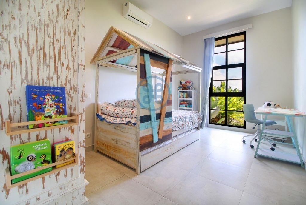 bedroom family villa in ubud for sale