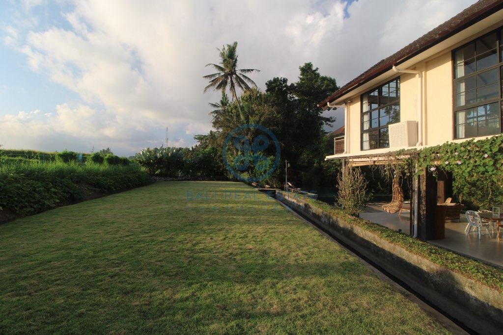 bedroom family villa in ubud for sale