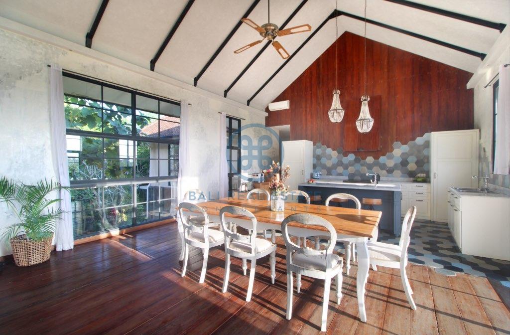 bedroom family villa in ubud for sale