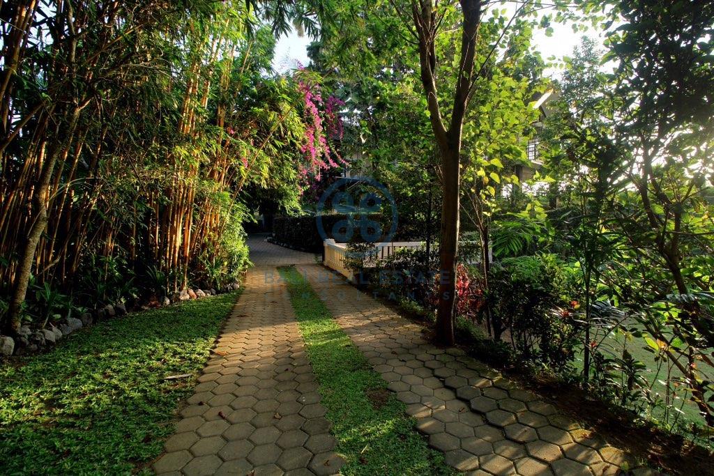 bedroom family villa in ubud for sale