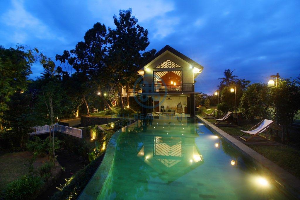 bedroom family villa in ubud for sale