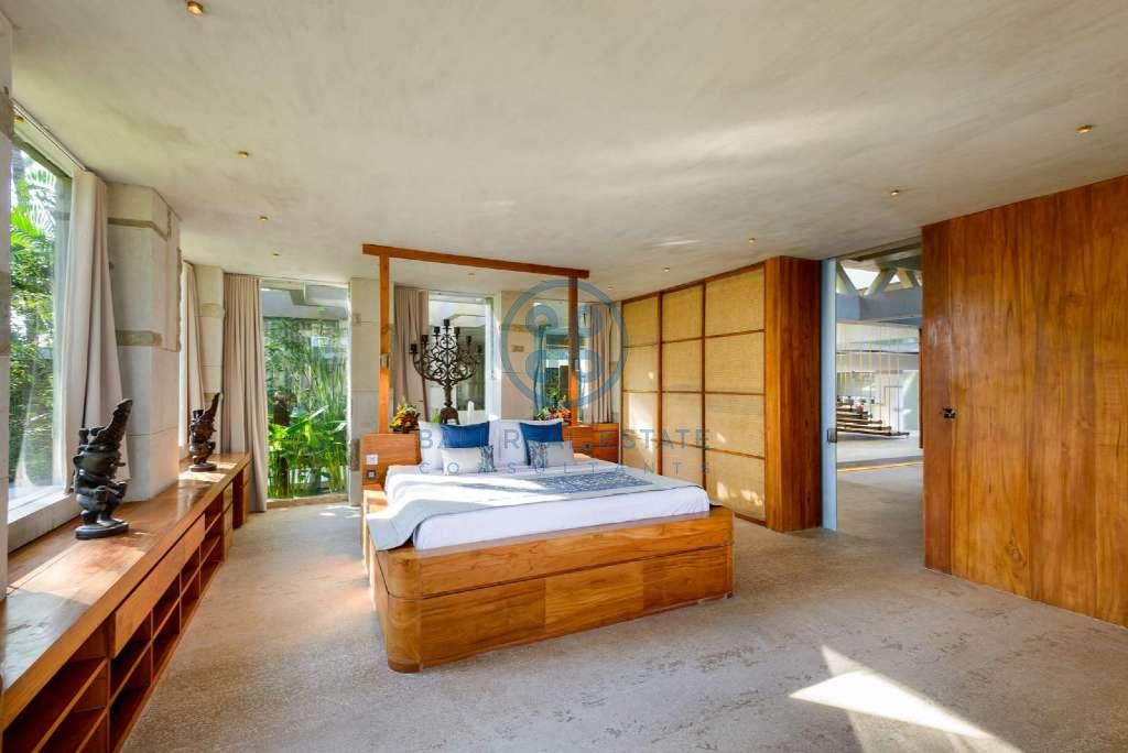 bedroom oceanfront villa for sale