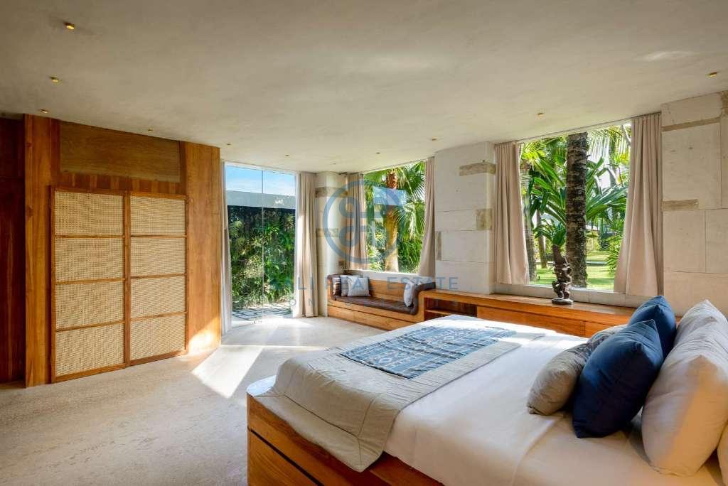 bedroom oceanfront villa for sale