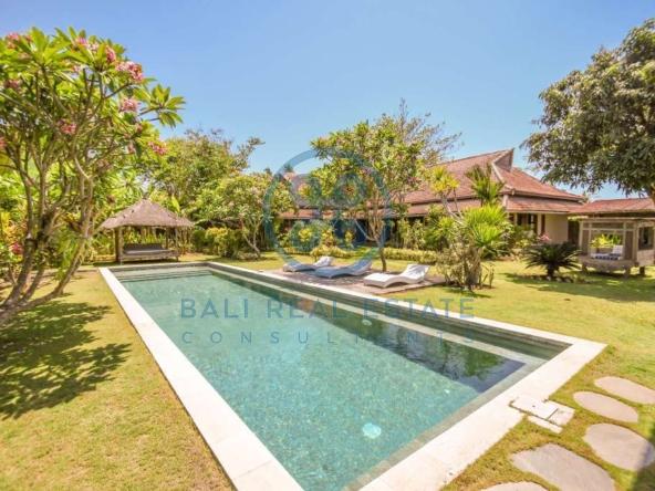 bedroom villa for sale in kedungu