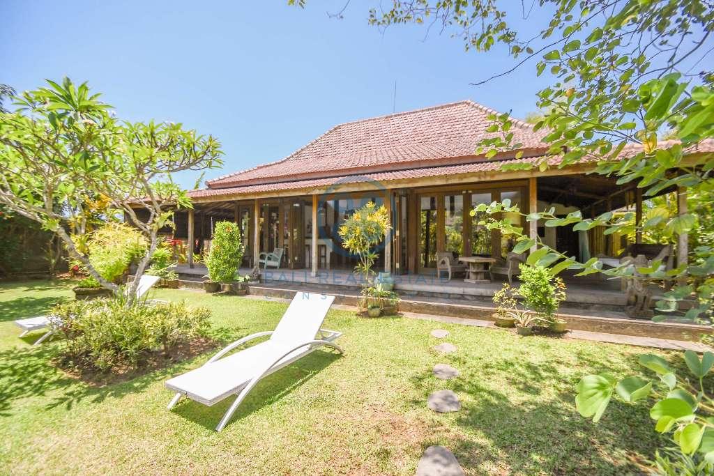 bedroom villa for sale in kedungu