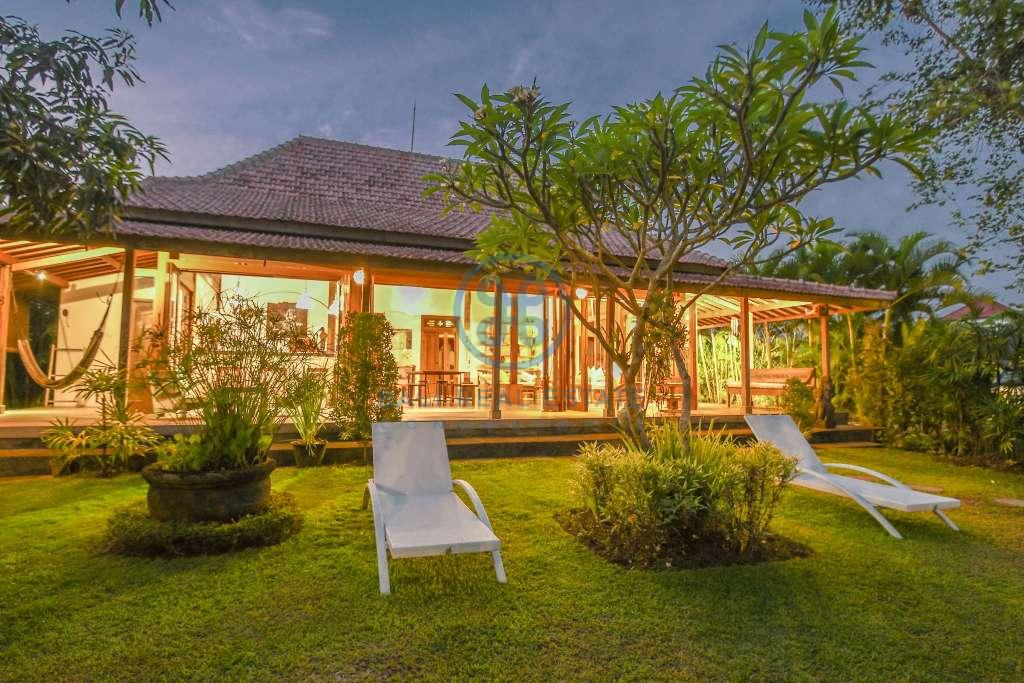 bedroom villa for sale in kedungu