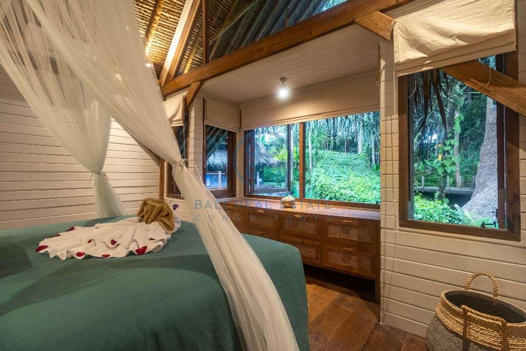 bedroom villa for sale near greenschool