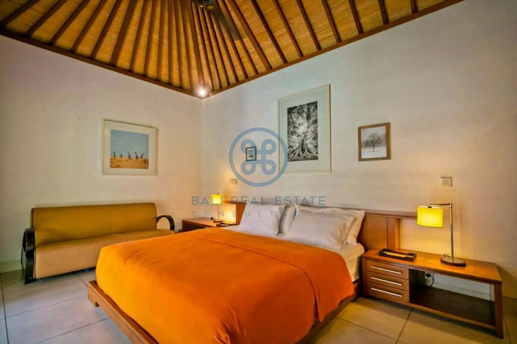 bedroom family home villa for sale rent