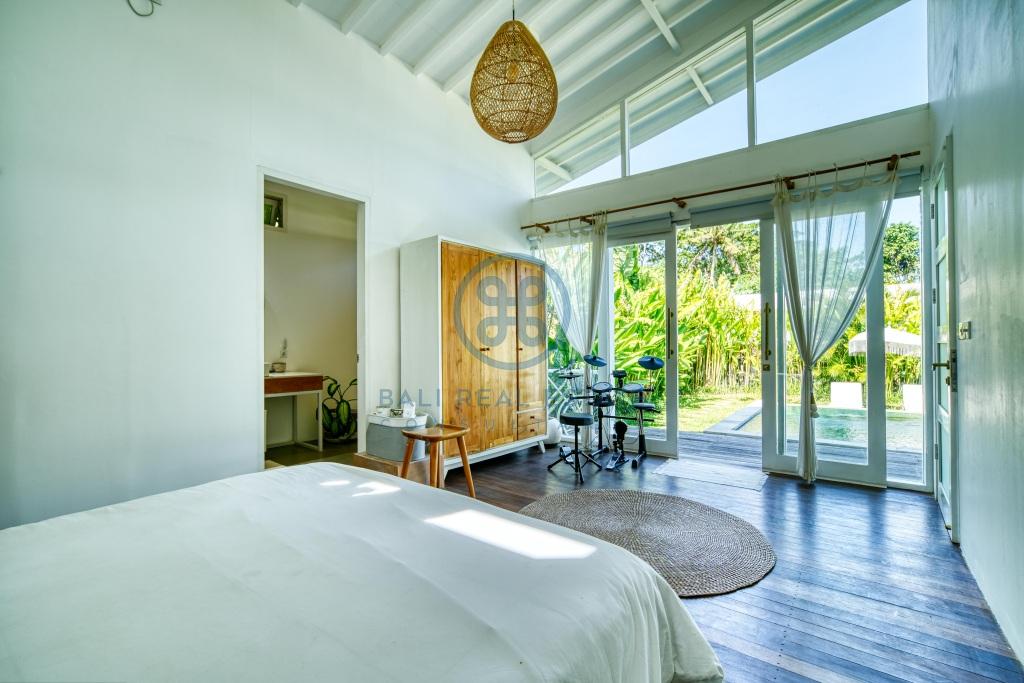 bedroom villa garden pool view pererenan canggu bali for sale rent