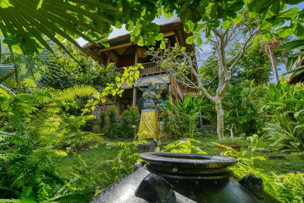 bedroom luxurious ocean view villa in Jimbaran Uluwatu for sale