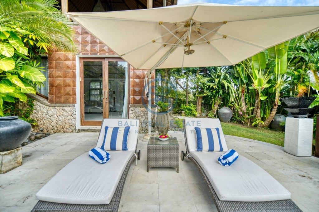 bedroom luxurious ocean view villa in Jimbaran Uluwatu for sale