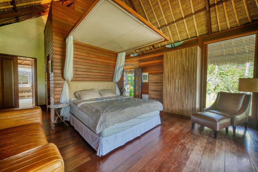 bedroom luxurious ocean view villa in Jimbaran Uluwatu for sale