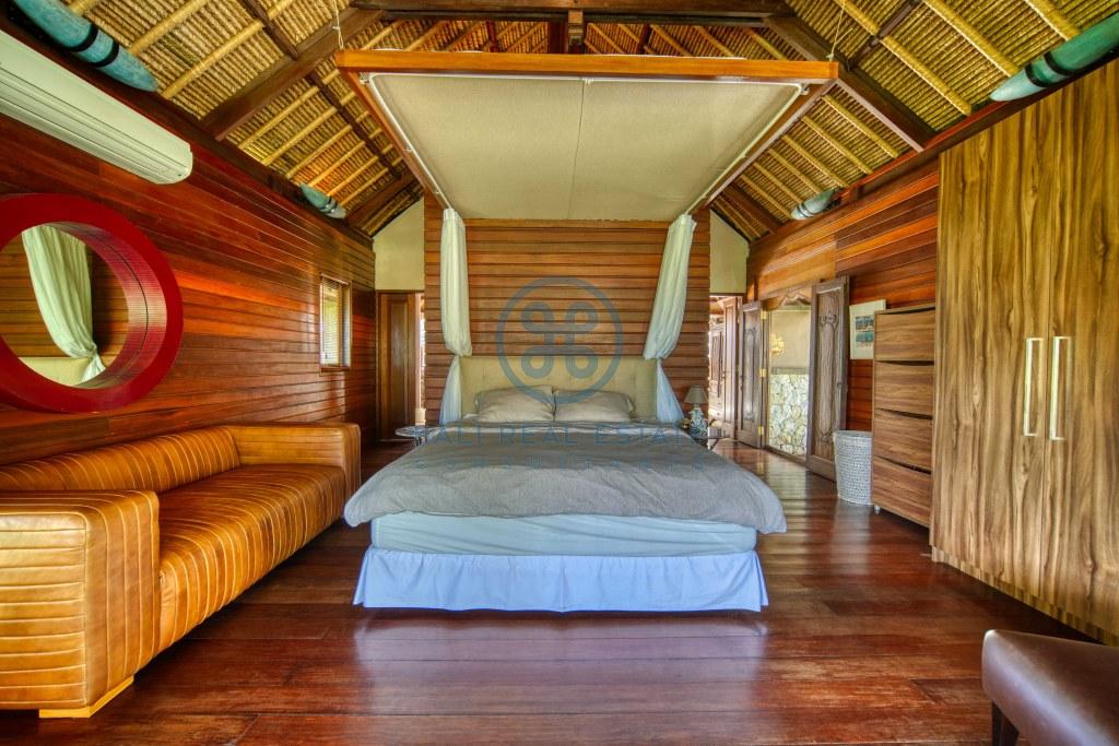 bedroom luxurious ocean view villa in Jimbaran Uluwatu for sale