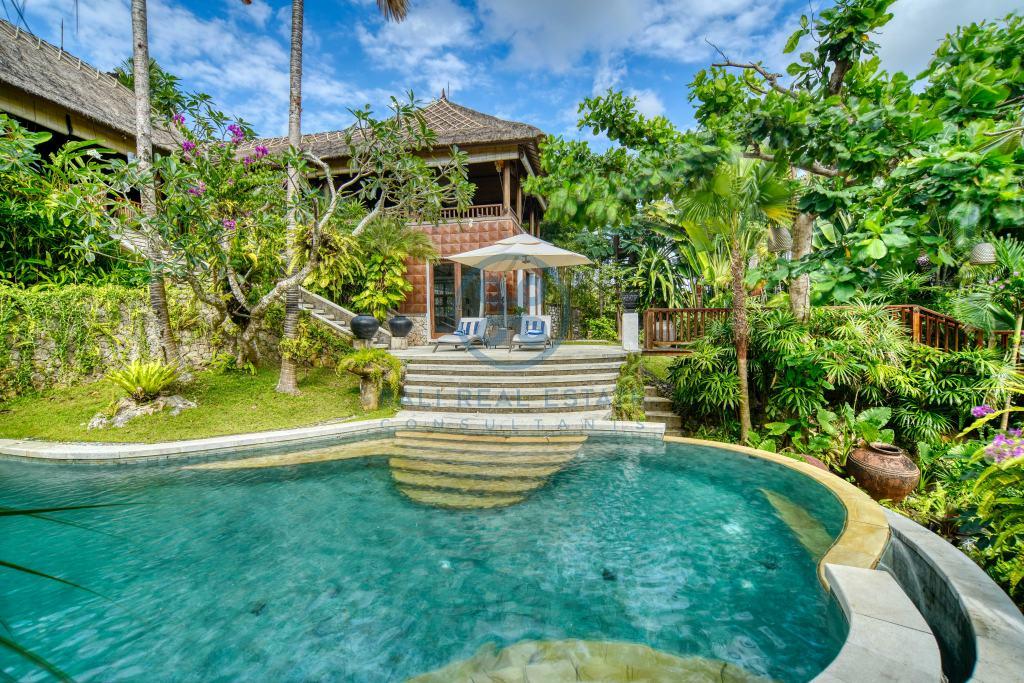 bedroom luxurious ocean view villa in Jimbaran Uluwatu for sale