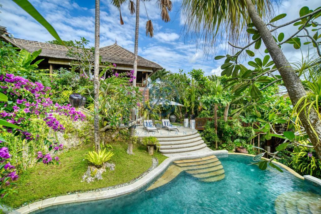 bedroom luxurious ocean view villa in Jimbaran Uluwatu for sale