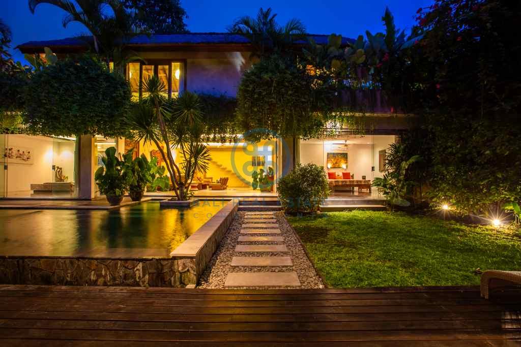 bedroom family home villa seminyak for sale rent