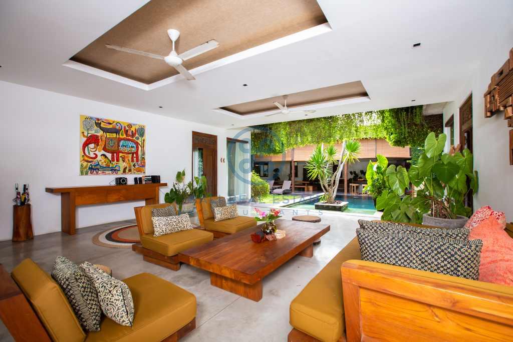 bedroom family home villa seminyak for sale rent