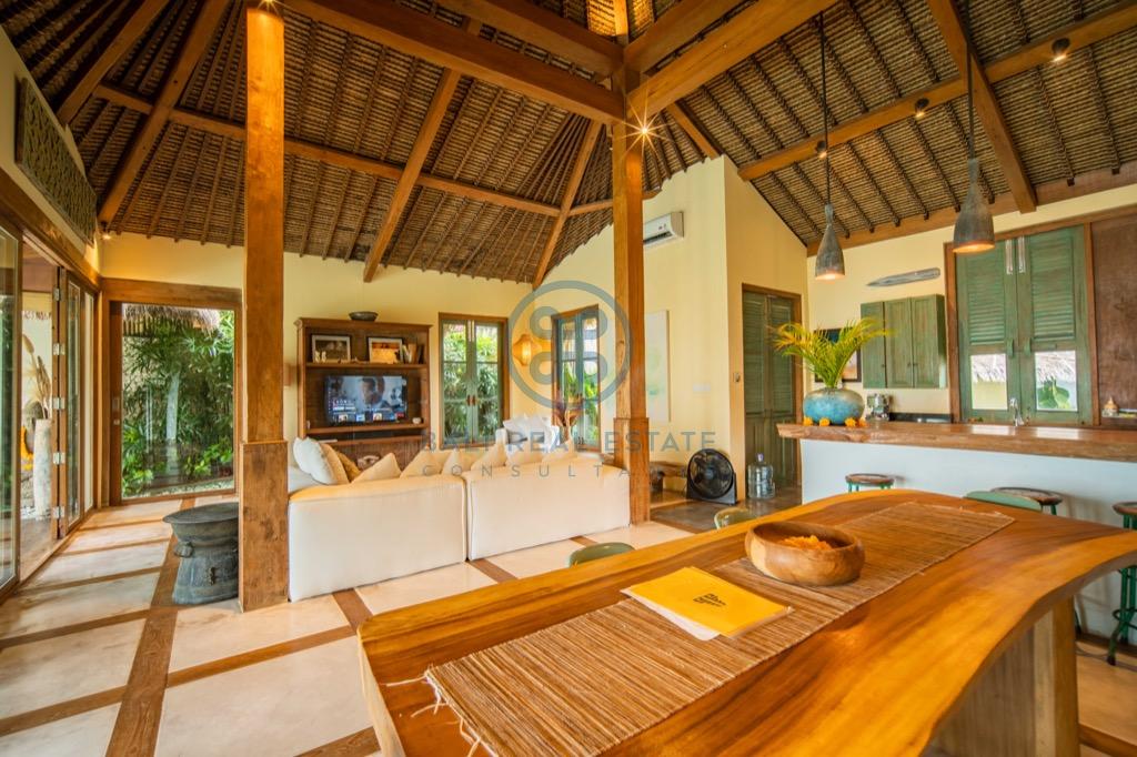 bedroom villa with private beach access in uluwatu for sale