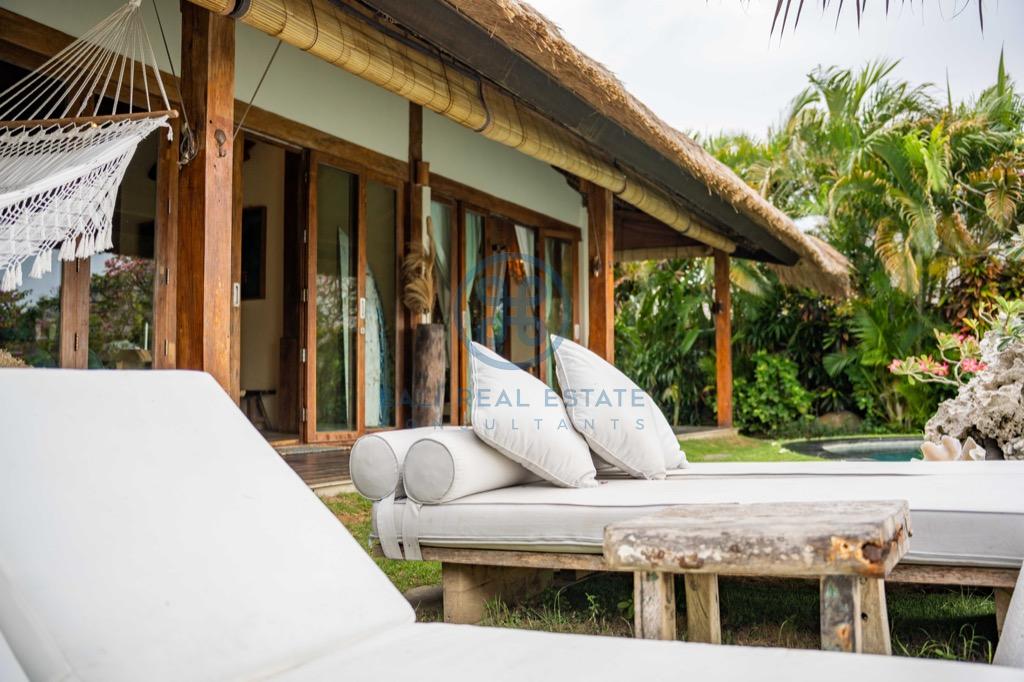 bedroom villa with private beach access in uluwatu for sale