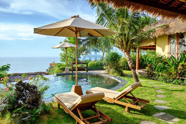 bedroom villa with private beach access in uluwatu for sale