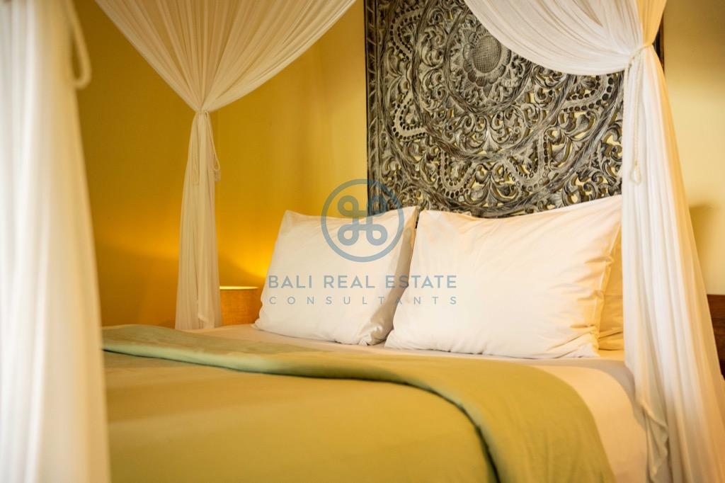 bedroom villa with private beach access in uluwatu for sale