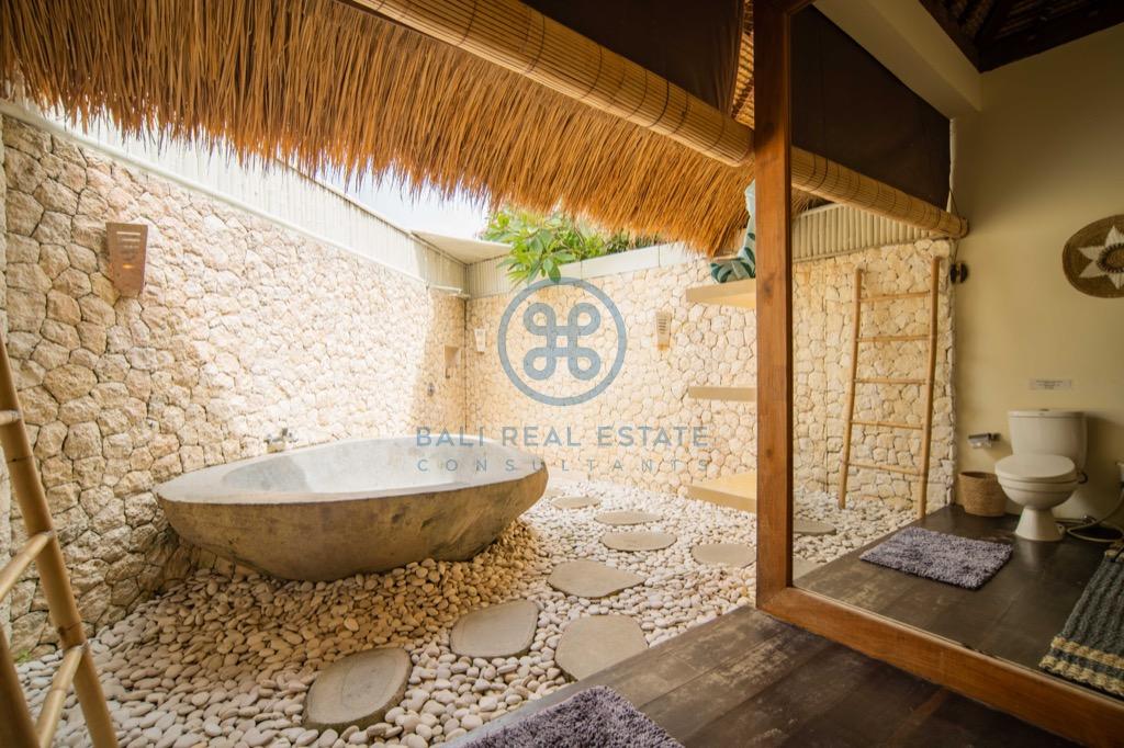 bedroom villa with private beach access in uluwatu for sale